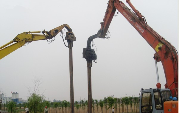 挖掘機(jī)打樁臂、打樁臂、打樁錘、挖掘機(jī)打樁臂廠家